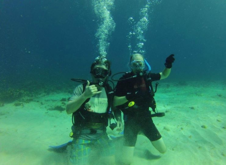 image of scuba divers in Rincon