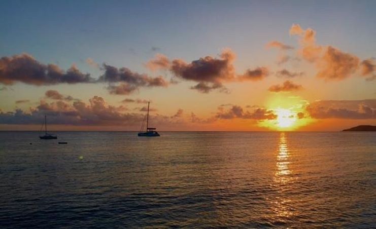 image of a sunset in El Malecón