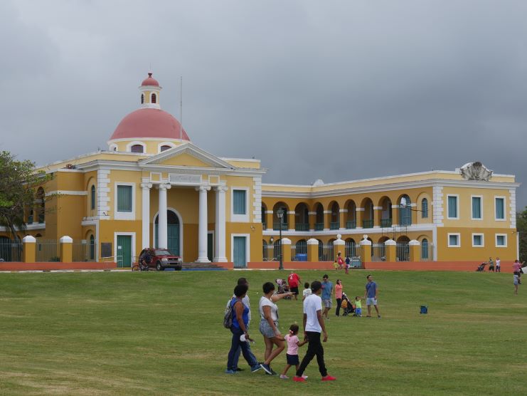 image of a tourists in Old San Juan