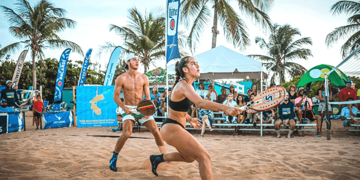 image of a couple playing Beach Tennis