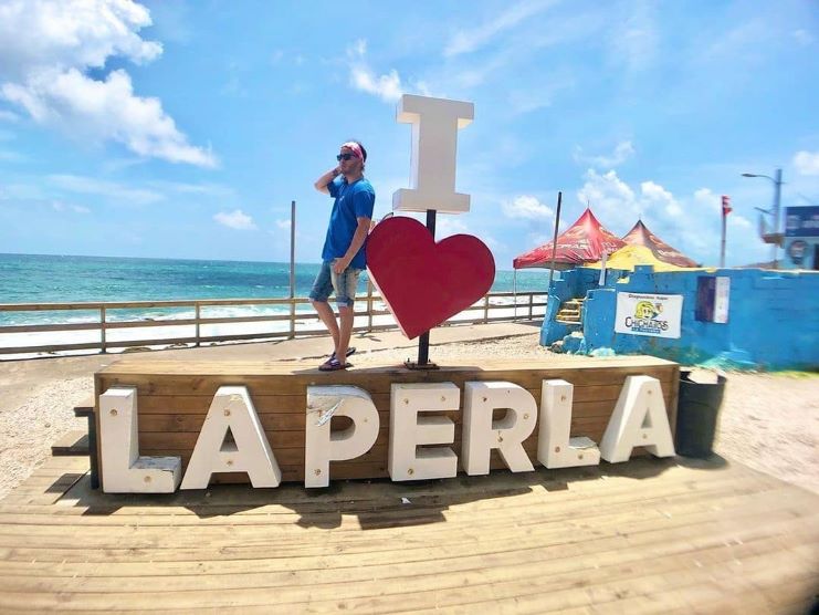 image of "I love La Perla" sign
