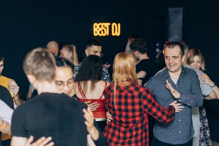 image of people dancing Bachata