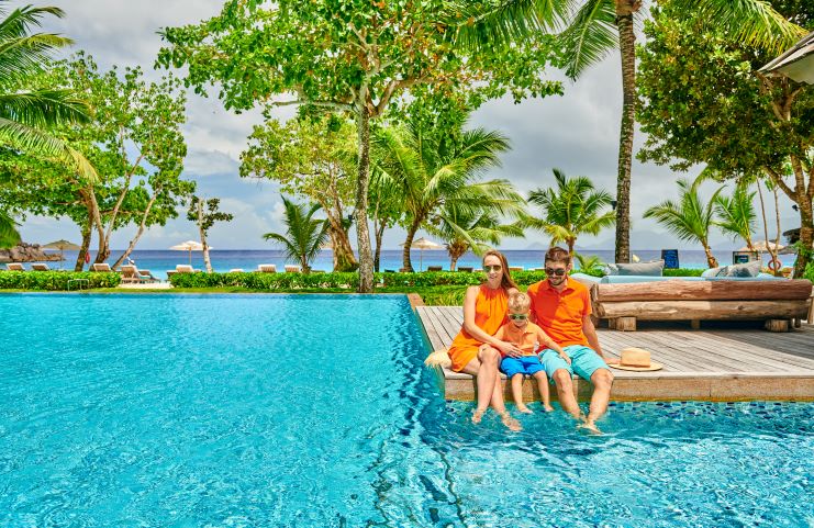 image of tourists in Maldives